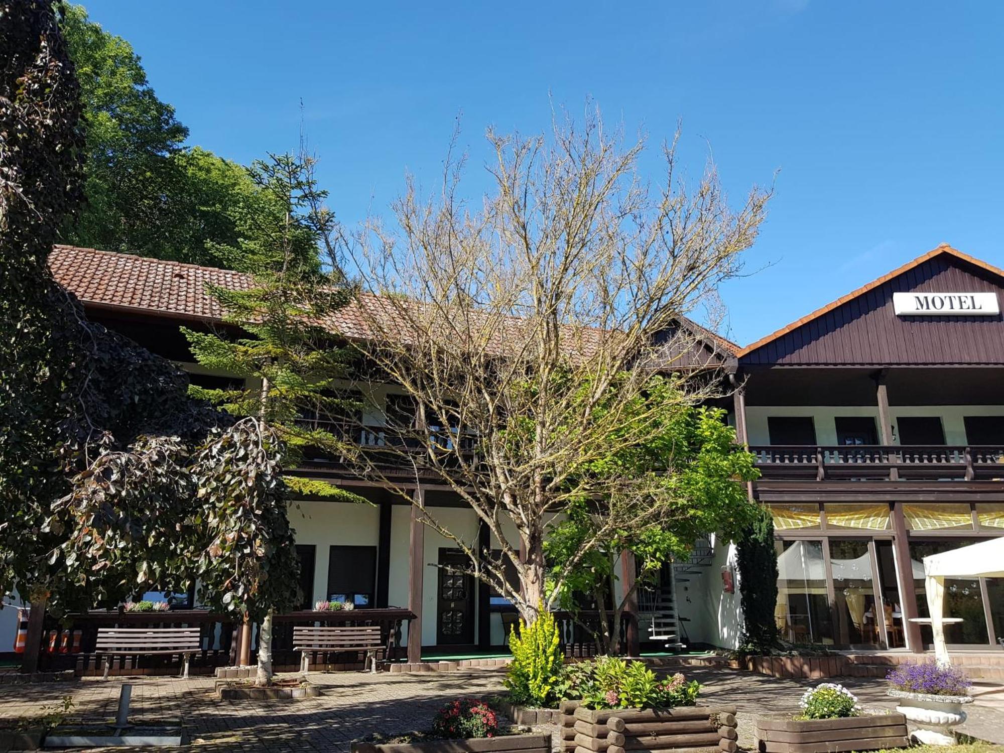 Motel Zur Festwiese Gierstädt Екстериор снимка
