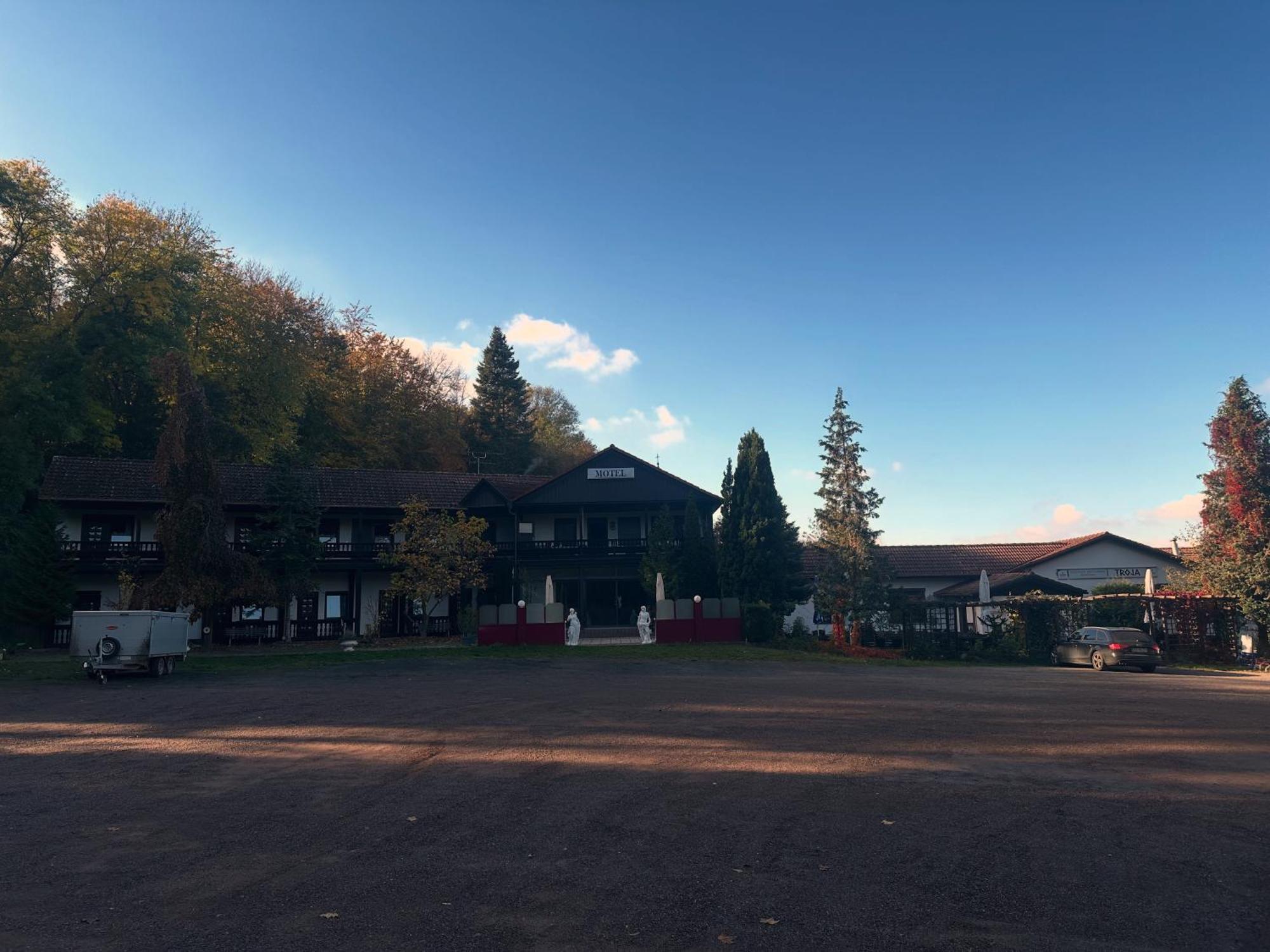 Motel Zur Festwiese Gierstädt Екстериор снимка