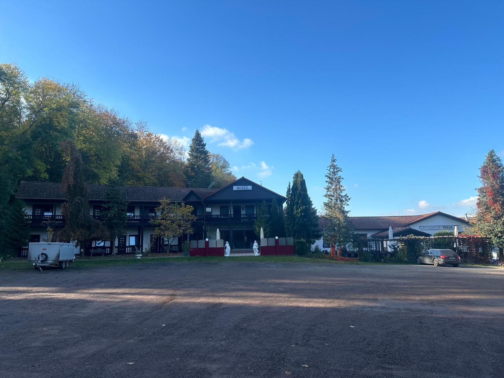 Motel Zur Festwiese Gierstädt Екстериор снимка