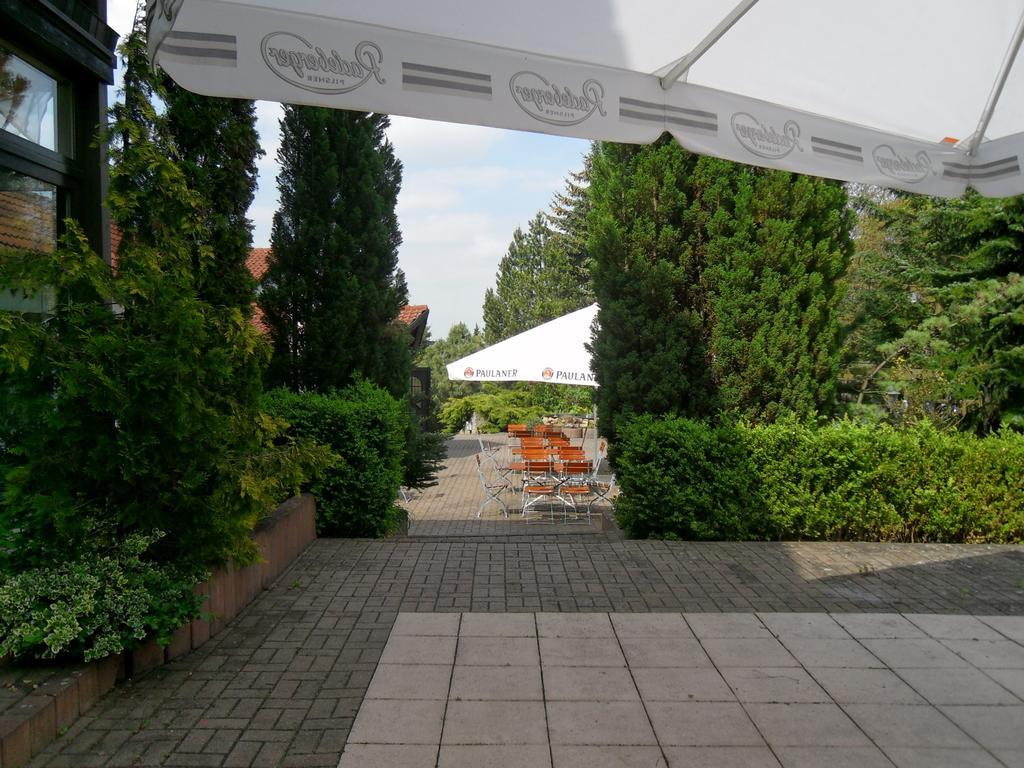 Motel Zur Festwiese Gierstädt Екстериор снимка