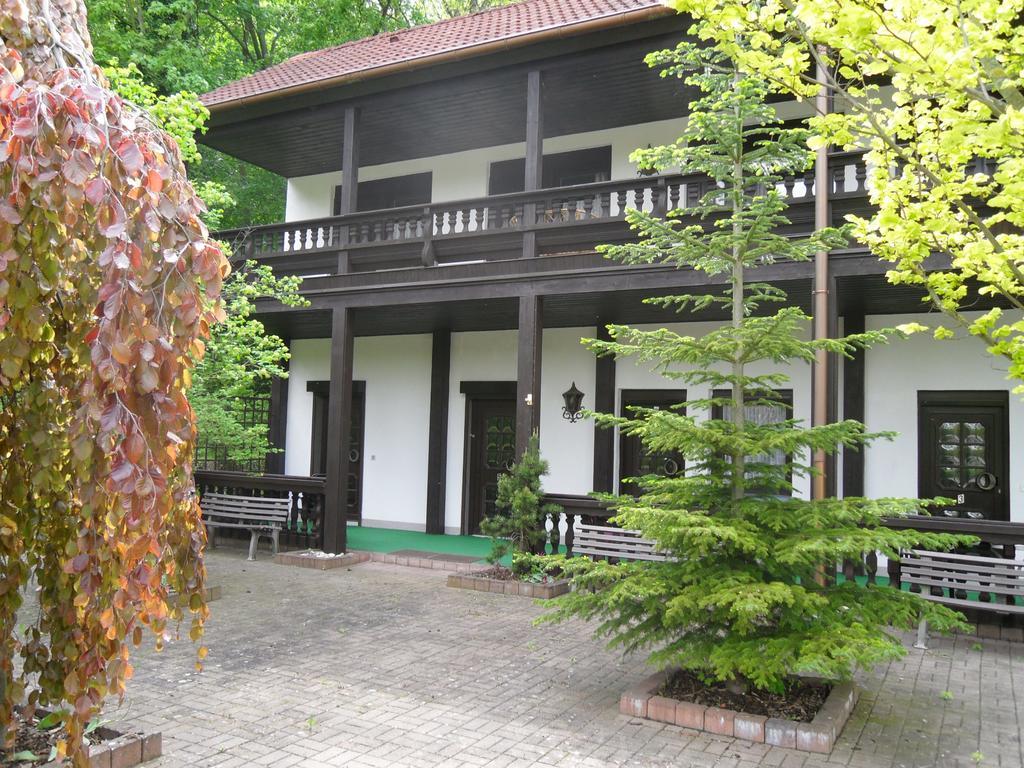 Motel Zur Festwiese Gierstädt Екстериор снимка