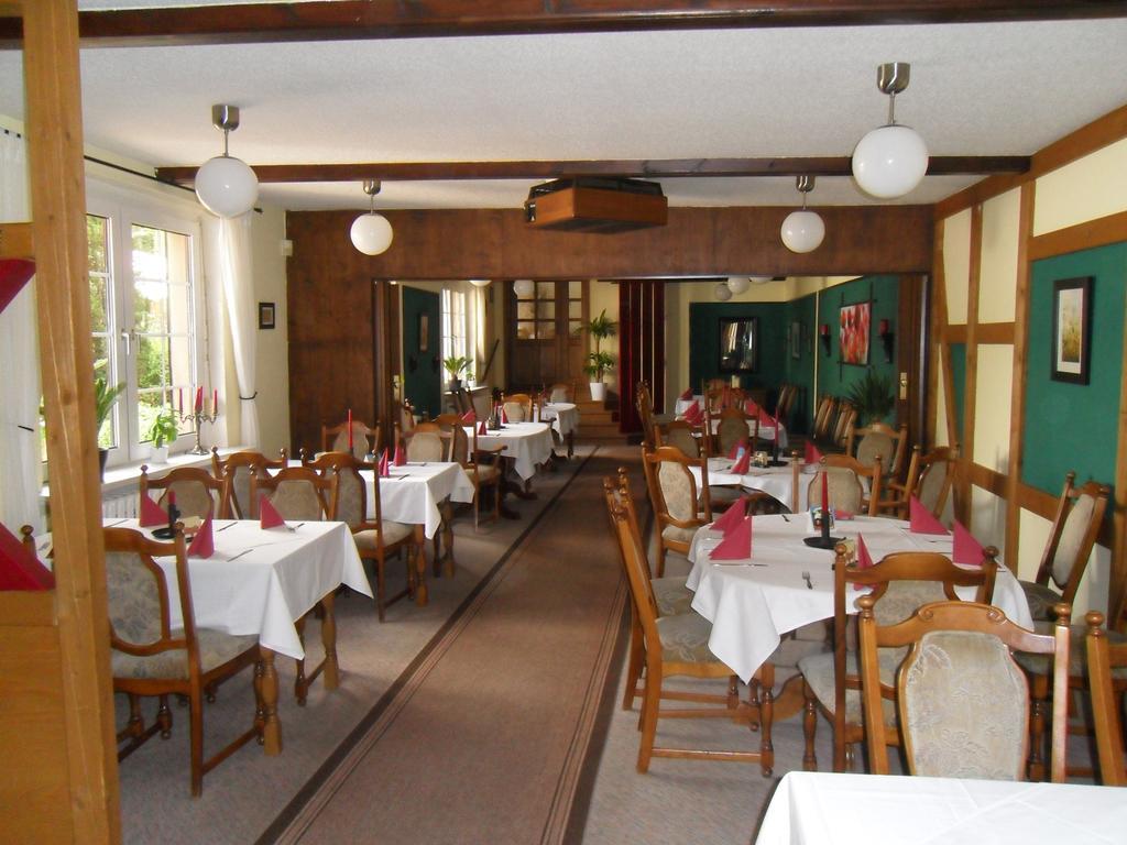 Motel Zur Festwiese Gierstädt Екстериор снимка