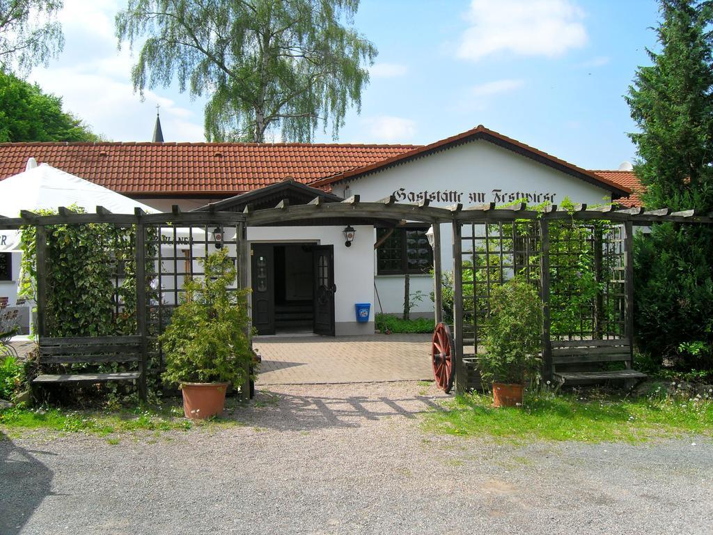 Motel Zur Festwiese Gierstädt Екстериор снимка