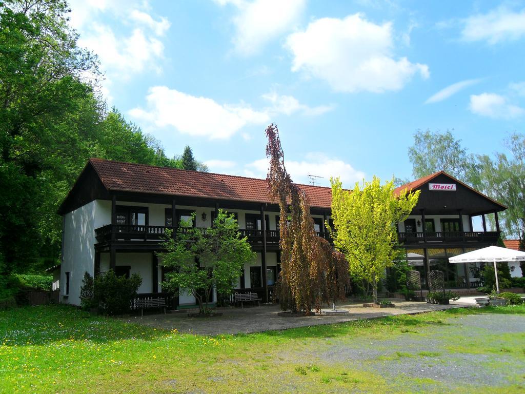 Motel Zur Festwiese Gierstädt Екстериор снимка