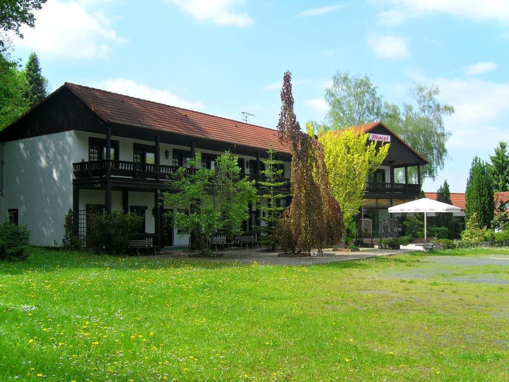 Motel Zur Festwiese Gierstädt Екстериор снимка