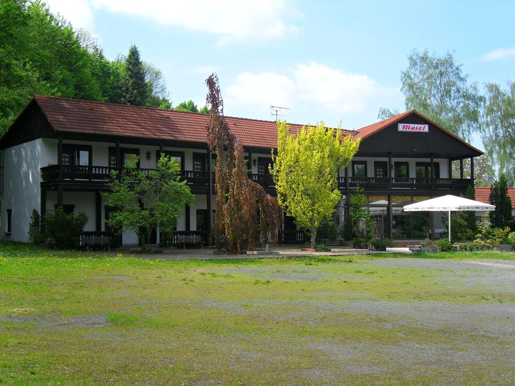 Motel Zur Festwiese Gierstädt Екстериор снимка