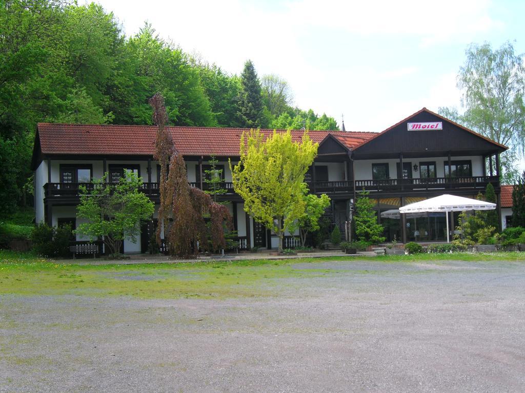 Motel Zur Festwiese Gierstädt Екстериор снимка