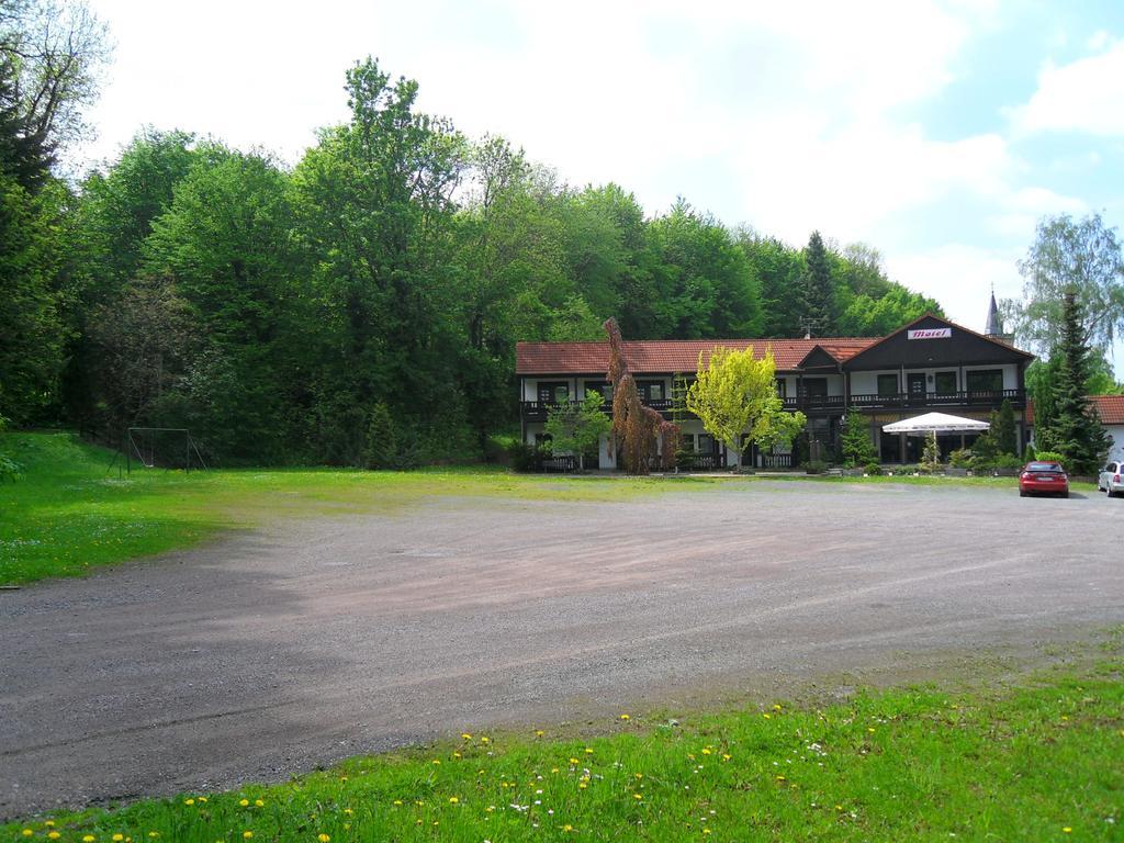 Motel Zur Festwiese Gierstädt Екстериор снимка