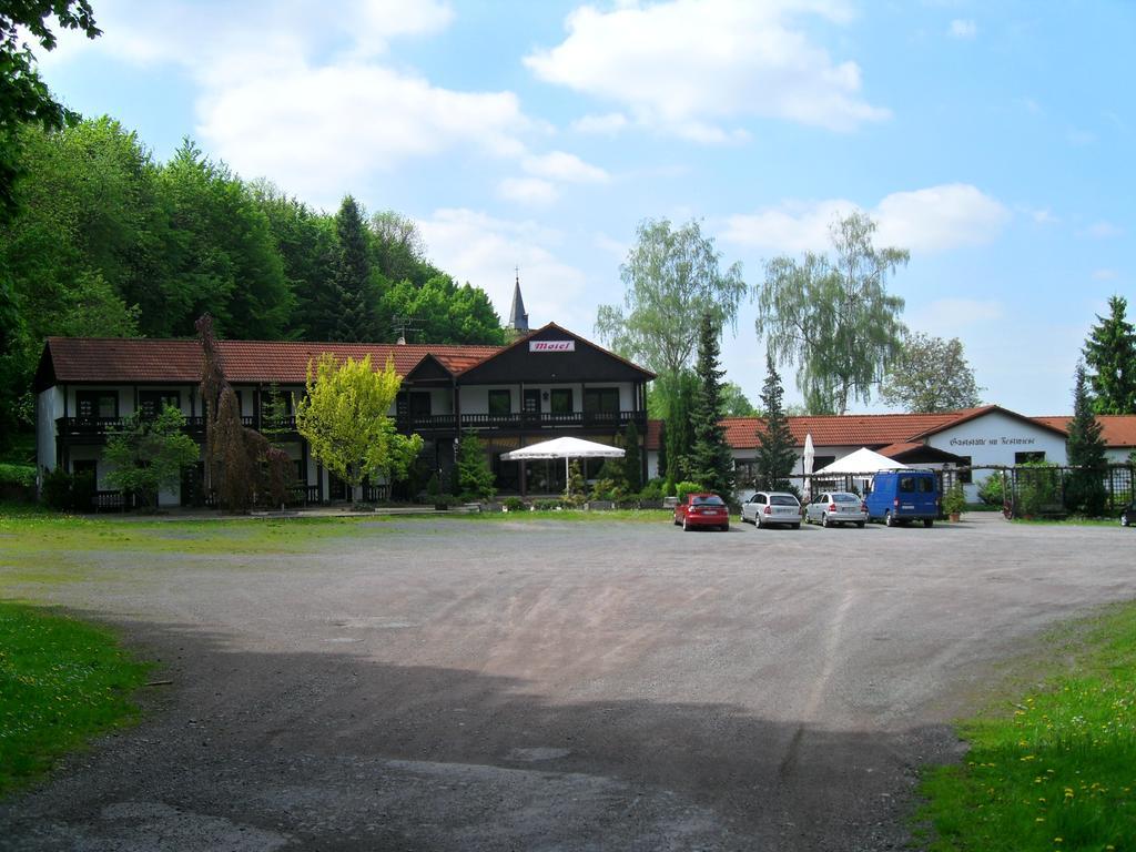 Motel Zur Festwiese Gierstädt Екстериор снимка